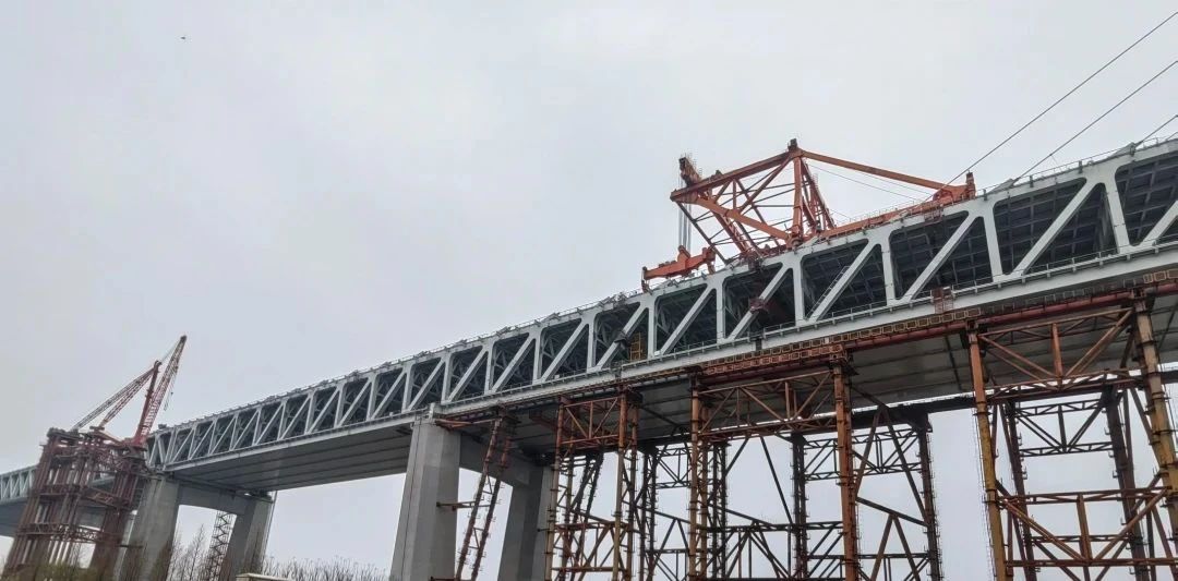 项目进展 | 常泰长江大桥主航道桥边跨侧顺利合龙
